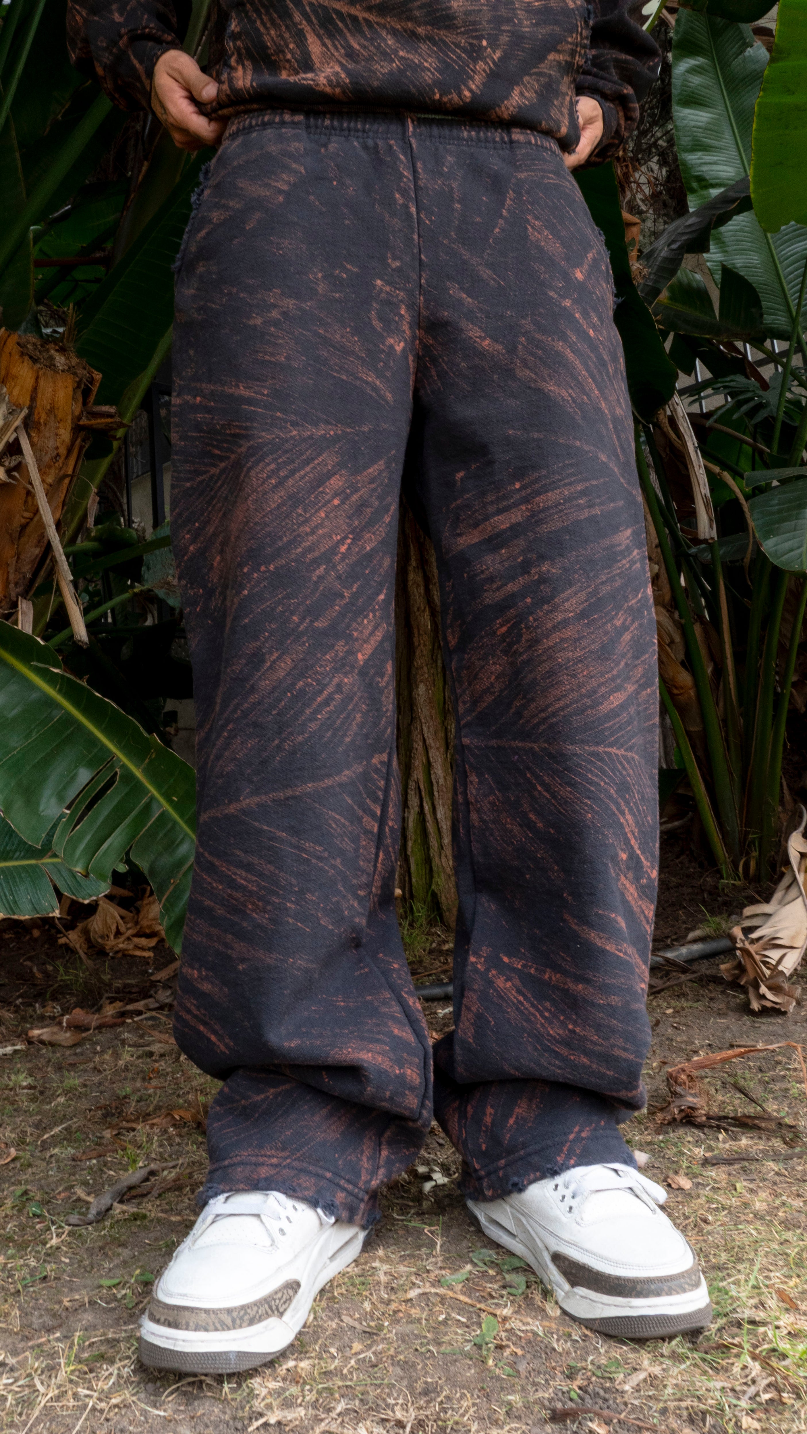 DINO BONES SWEATPANTS BLEACH/BLACK